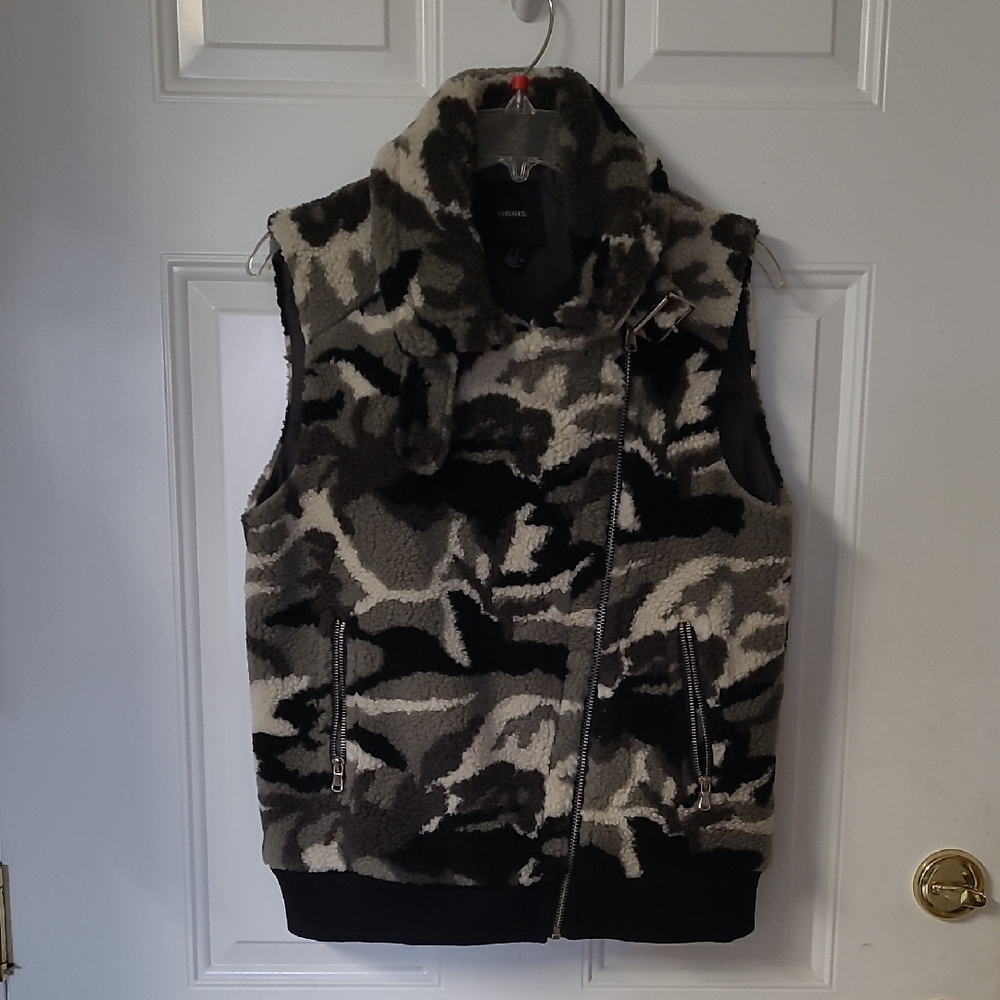 Forever 21 Black and Gray Fleece Vest